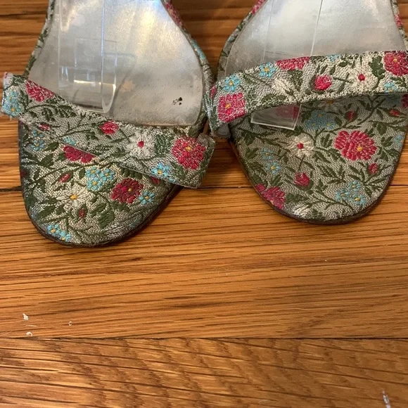 Manolo Blahnik Brocade Floral Heels, 39 or 8.5 - Picture 13 of 13
